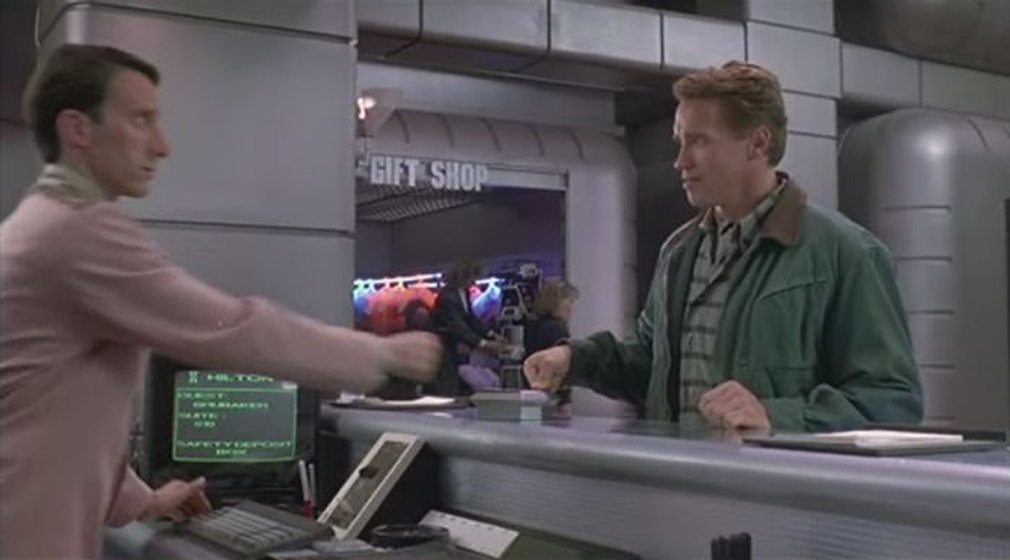 Arnold Schwarzenegger y Ken Gildin en Desafío Total