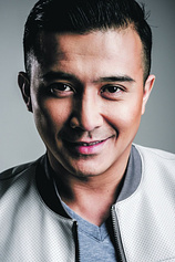 picture of actor Aaron Aziz