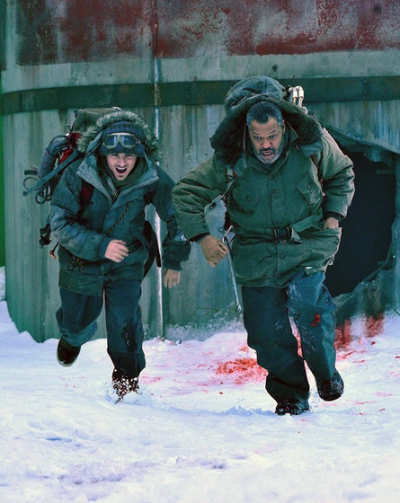 Laurence Fishburne y Kevin Zegers en colonia-v
