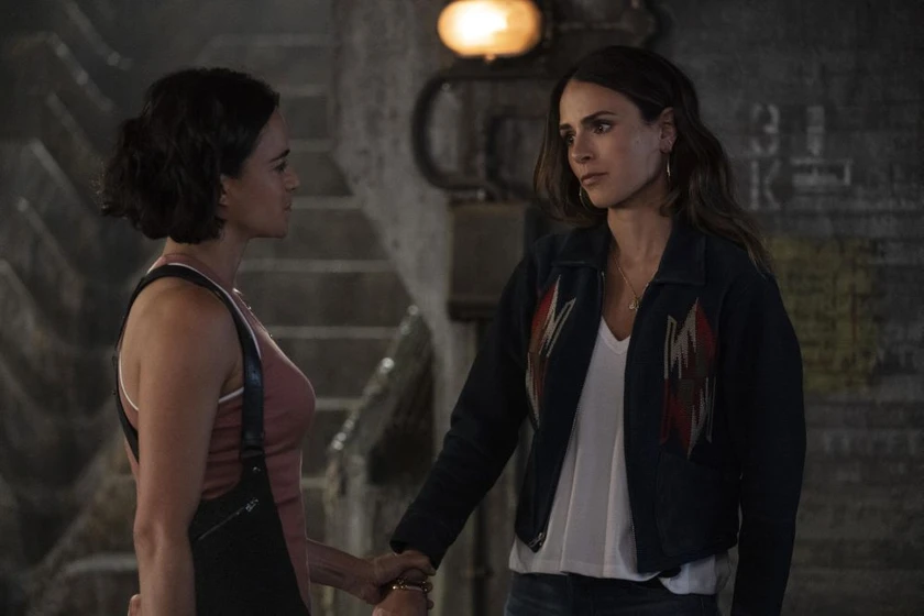 Michelle Rodriguez y Jordana Brewster en Fast & Furious 9