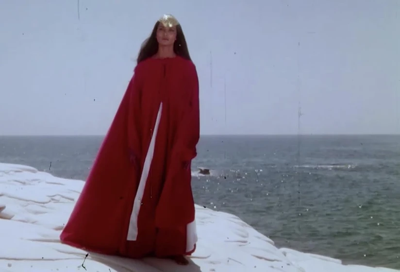 Laura Gemser en el-campo-del-amor