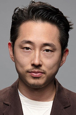 picture of actor Steven Yeun