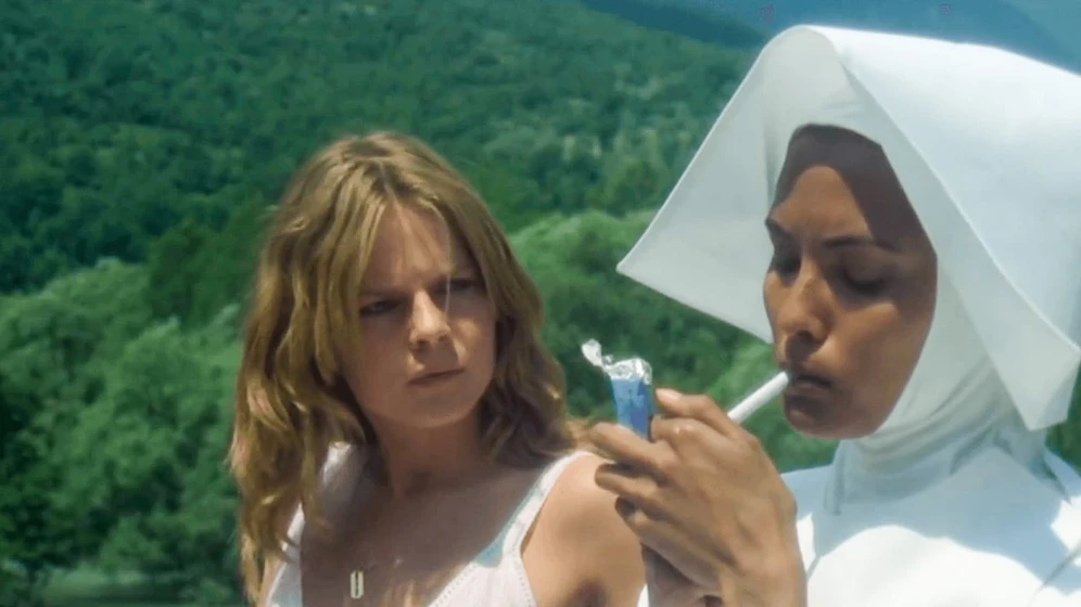 Laura Gemser y Mónica Zanchi en sor-emanuelle