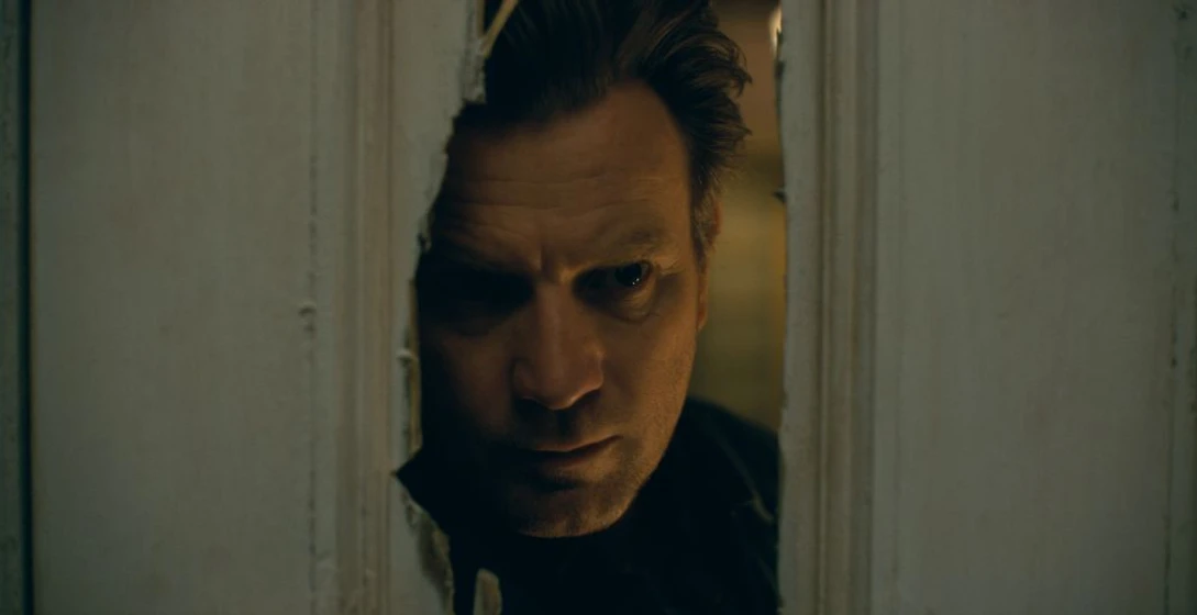 Ewan McGregor en doctor-sueno