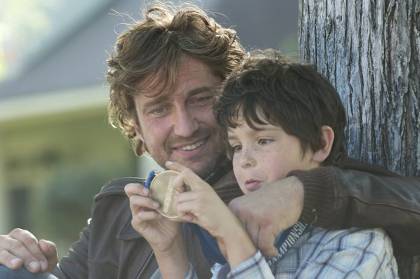 Gerard Butler y Noah Lomax en Un Buen partido