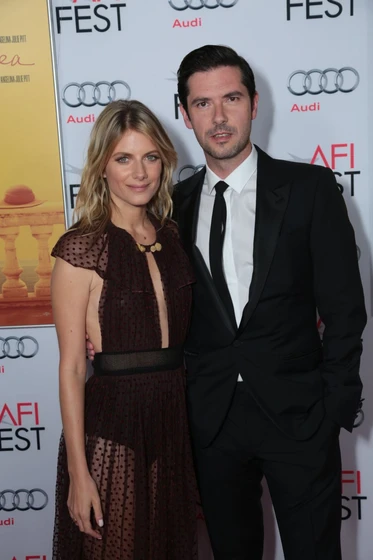Melvil Poupaud y Mélanie Laurent en frente-al-mar