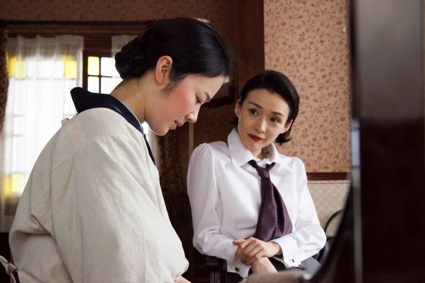 Haru Kuroki en la-casa-del-tejado-rojo