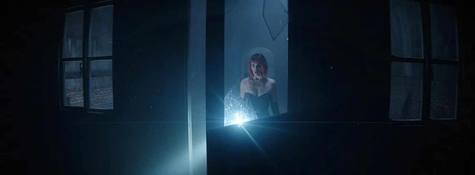 Gaia Weiss en the-bunker-game
