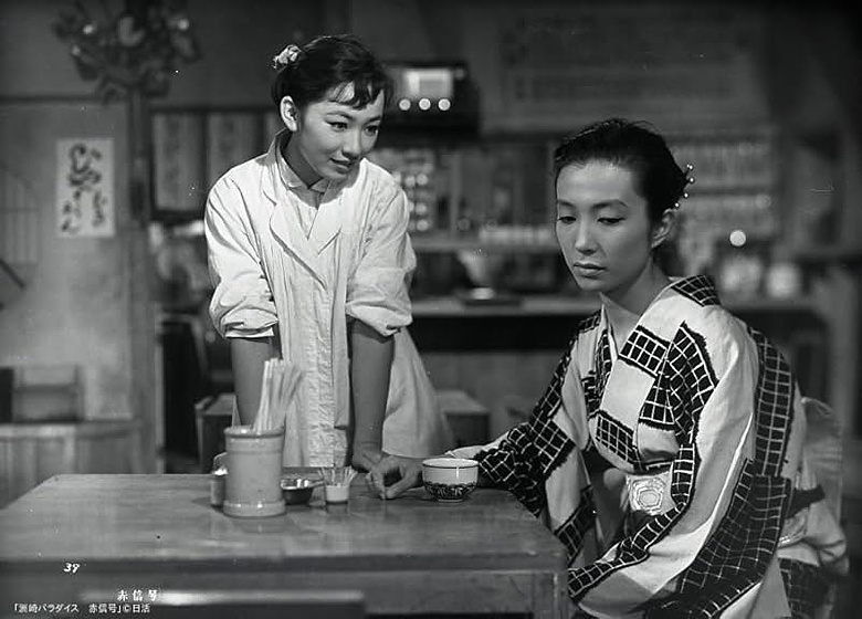 Michiyo Aratama y Izumi Ashikawa en Suzaki Paradise: Barrio Rojo