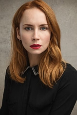 picture of actor Holly Weston