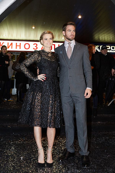Chris Pine y Alice Eve en Star Trek. En la oscuridad (Premiere en Moscú. Abril 2013)