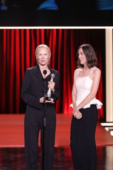 Pamela Anderson y Gia Coppola en the-last-showgirl (Festival de San Sebastián. Septiembre 2024)