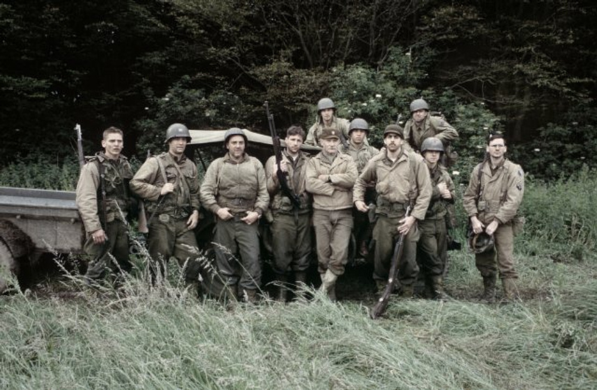 Edward Burns, Vin Diesel, Tom Sizemore, Giovanni Ribisi, Tom Hanks, Jeremy Davies, Adam Goldberg y Barry Pepper en Salvar al Soldado Ryan