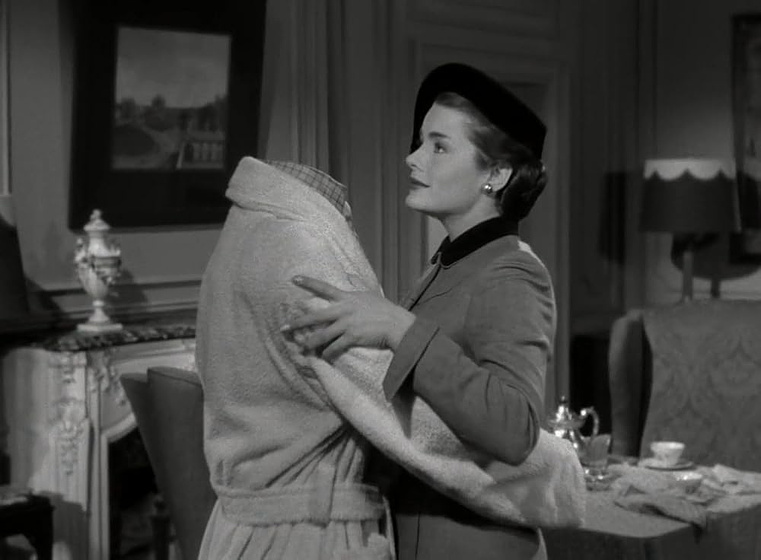 Nancy Guild en abbott-y-costello-contra-el-hombre-invisible