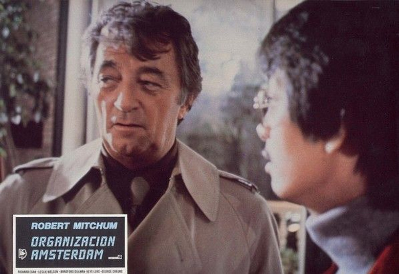 Robert Mitchum en Organización Amsterdam (Fotograma)