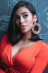 picture of actor Sara Bello