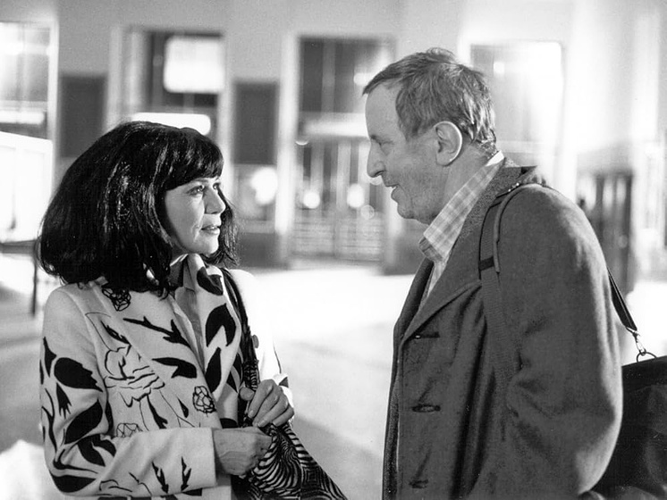 Hannelore Elsner y Vadim Glowna en No Place to Go