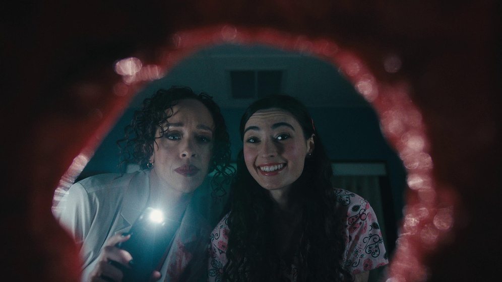 Shanti Lowry y Aliya Victoriya en Baby Blues - Going Dark