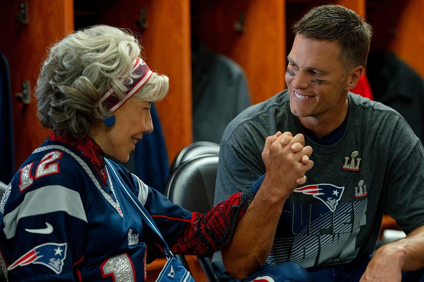 Tom Brady y Lily Tomlin en Locas Por Brady