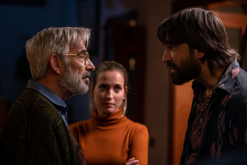 Imanol Arias, Aitor Luna y Ana Fernández [V] en La Bandera