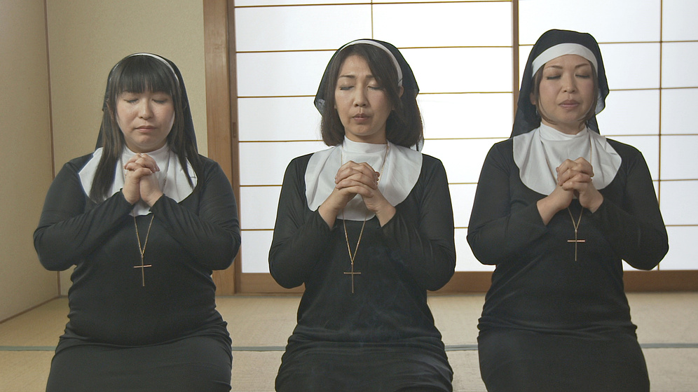 Ryôko Iori, Natsuko Kayama y Yukari Orihara en Big Boobs Sisters: The Yellow Panties of Happiness