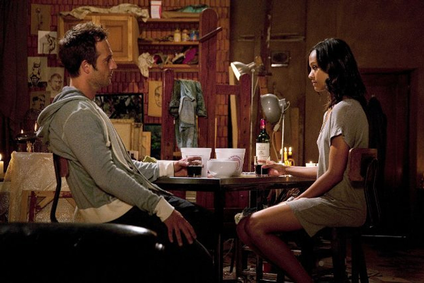 Zoe Saldana y Michael Vartan en Colombiana