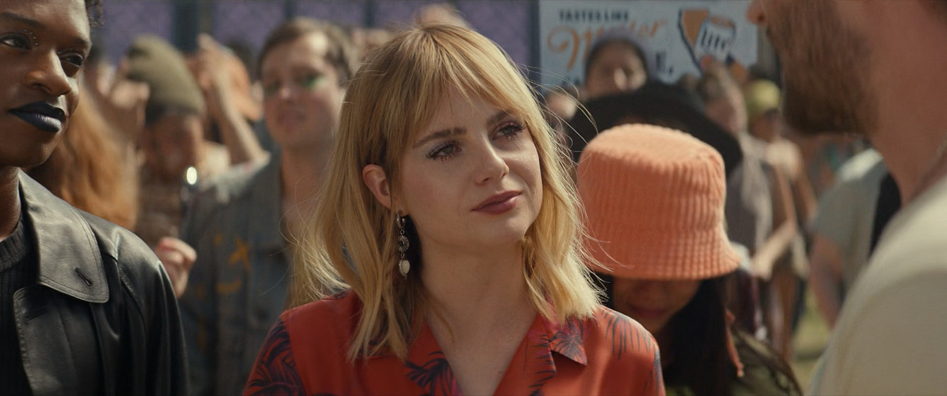 Lucy Boynton en the-greatest-hits