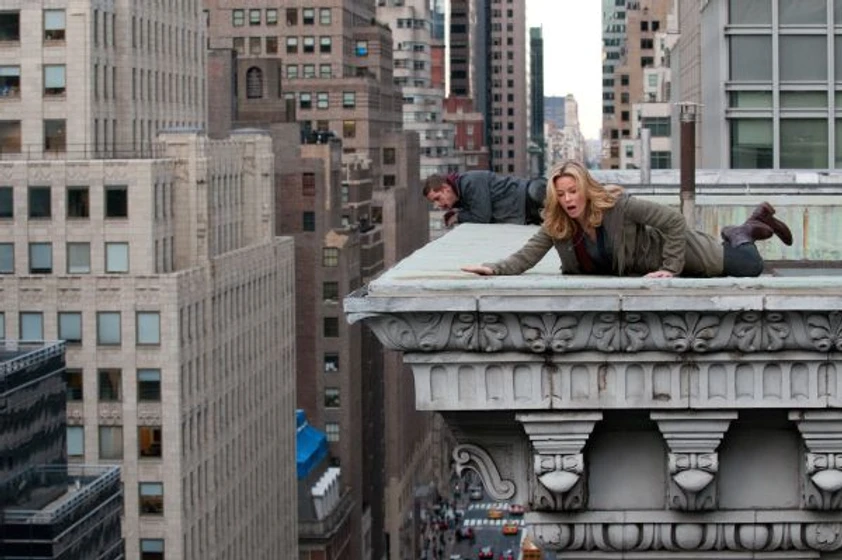 Elizabeth Banks y Jamie Bell en al-borde-del-abismo
