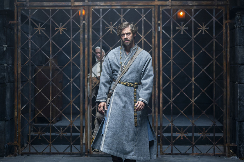 Tom Payne en el-medico-2