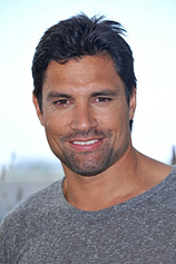 picture of actor Manu Bennett