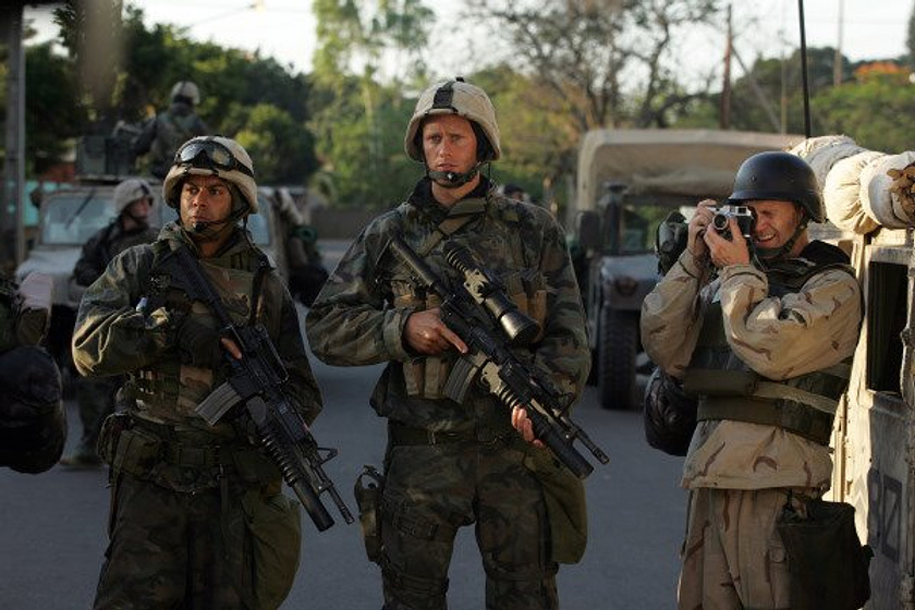 Lee Tergesen y Alexander Skarsgård en Generation Kill
