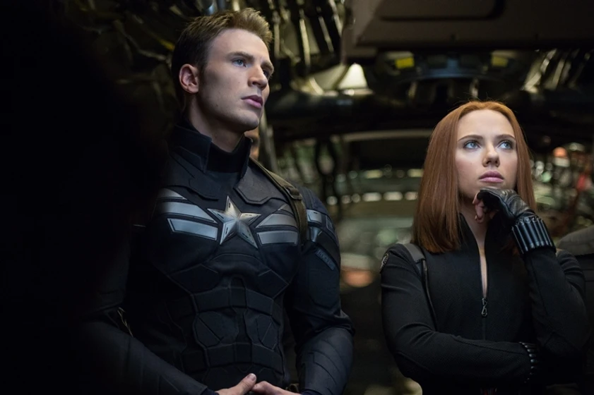Scarlett Johansson y Chris Evans en Capitán América: El Soldado de Invierno
