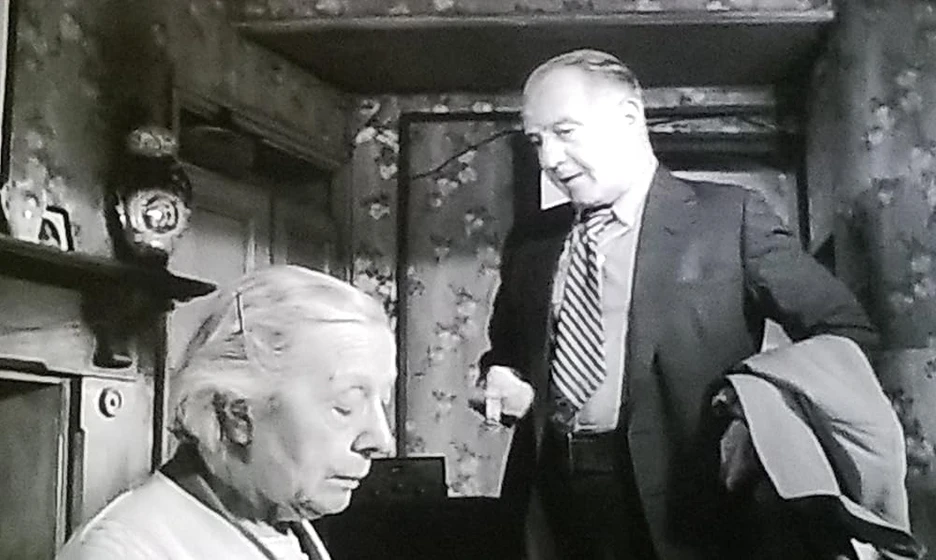 Edith Evans y Eric Portman en the-whisperers