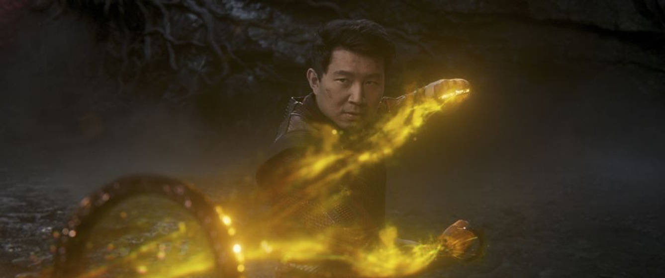 Simu Liu en Shang-Chi y la Leyenda de los diez anillos