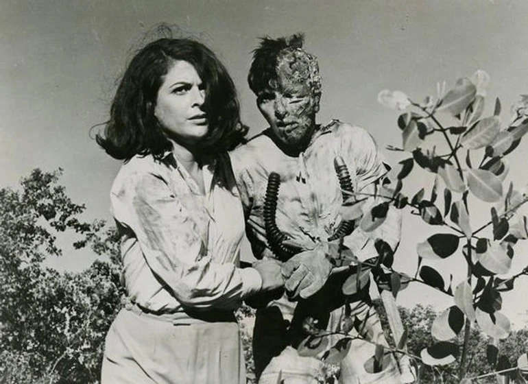 Nancy Marshall y Robert Reilly en frankenstein-contra-el-monstruo-del-espacio