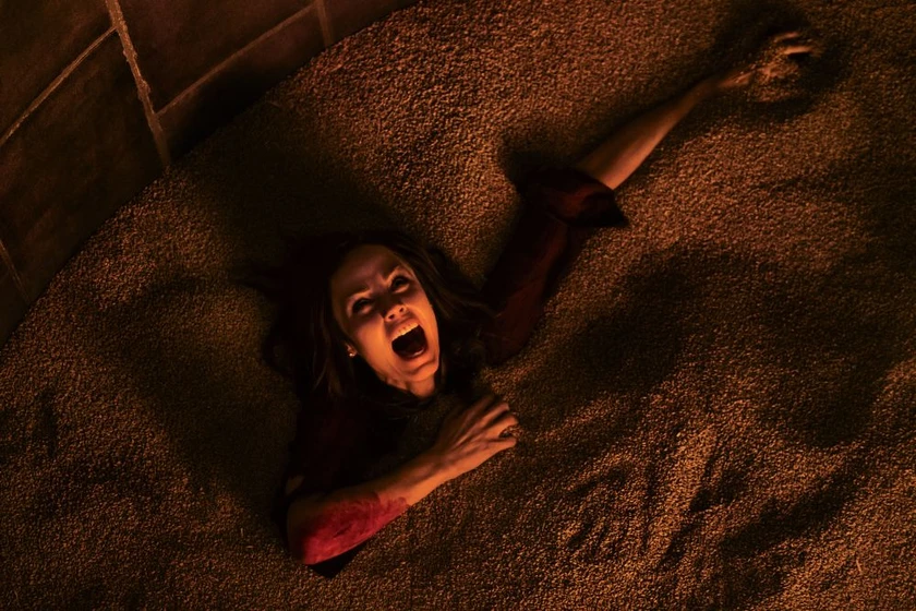 Laura Vandervoort en saw-viii