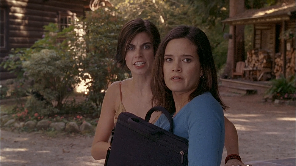 Meghan Ory y Dahlia Salem en La Protectora