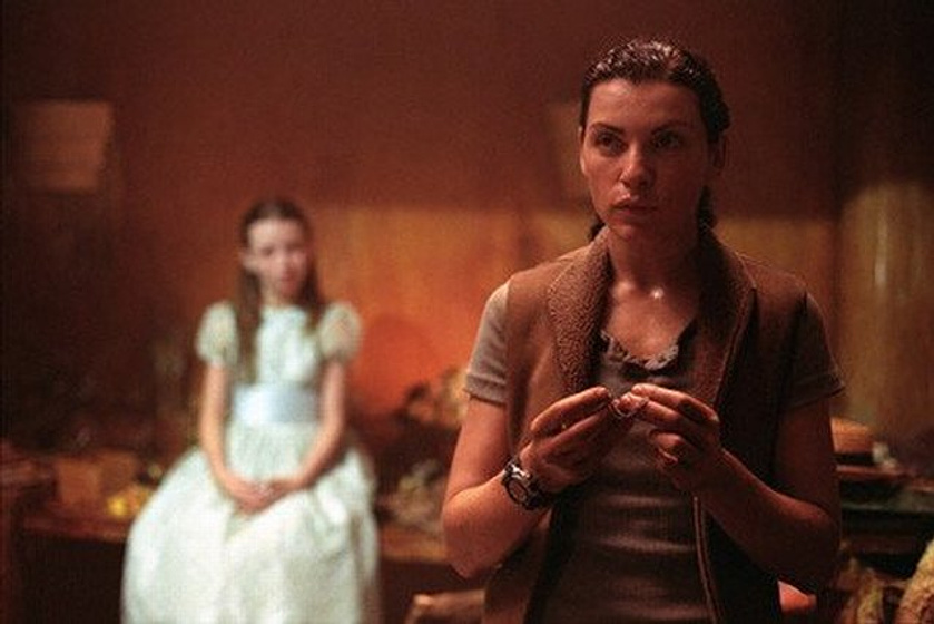 Julianna Margulies y Emily Browning en Ghost Ship. Barco Fantasma