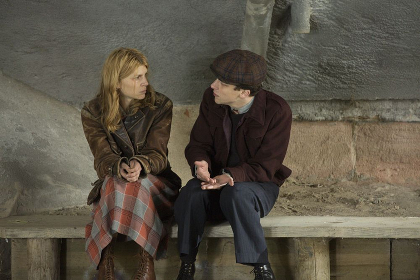 Clémence Poésy y Jesse Eisenberg en Resistencia