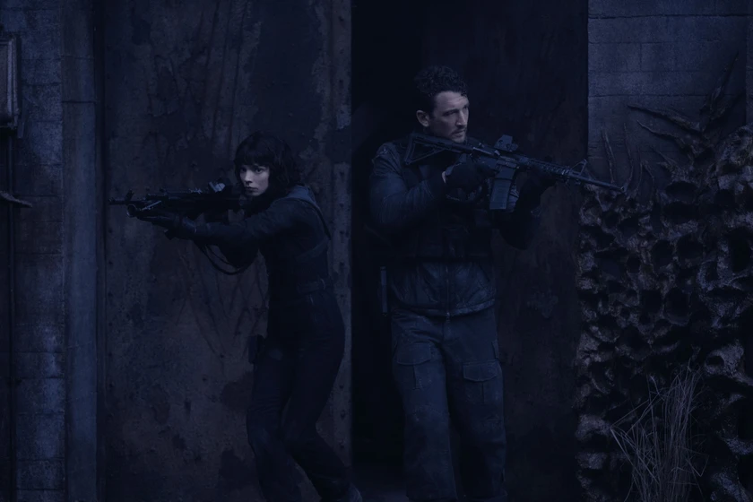 Miles Teller y Anya Taylor-Joy en el-abismo-secreto