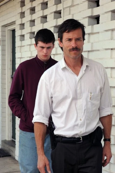 Guy Pearce y James Frecheville en animal-kingdom