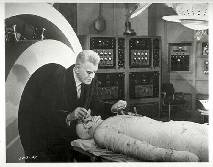 Boris Karloff en El Castillo de Frankenstein