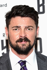 photo of person Karl Urban