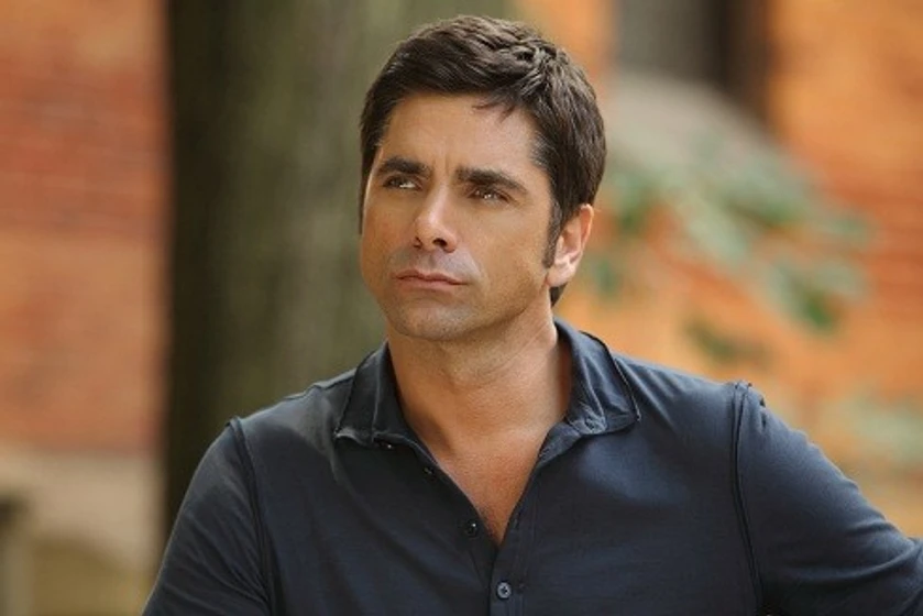 John Stamos en secretos-del-eden