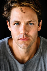 picture of actor Lachlan Buchanan