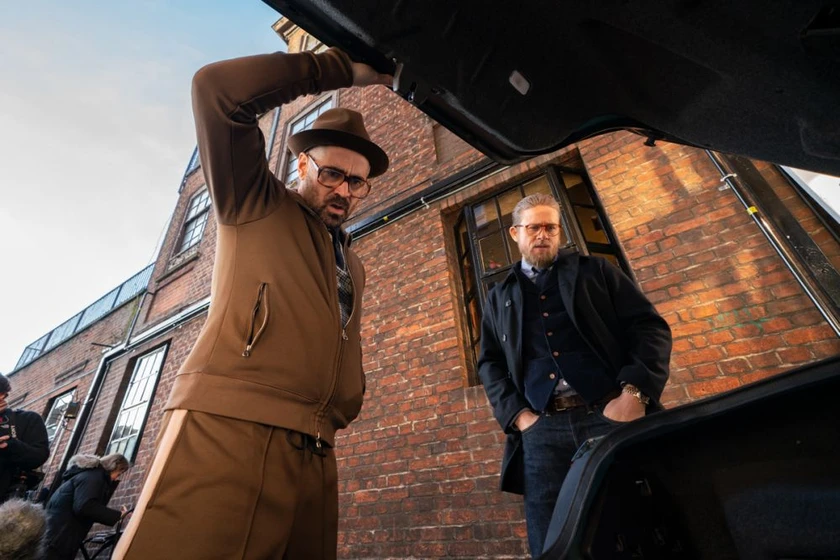 Colin Farrell y Charlie Hunnam en the-gentlemen-senores-de-la-mafia