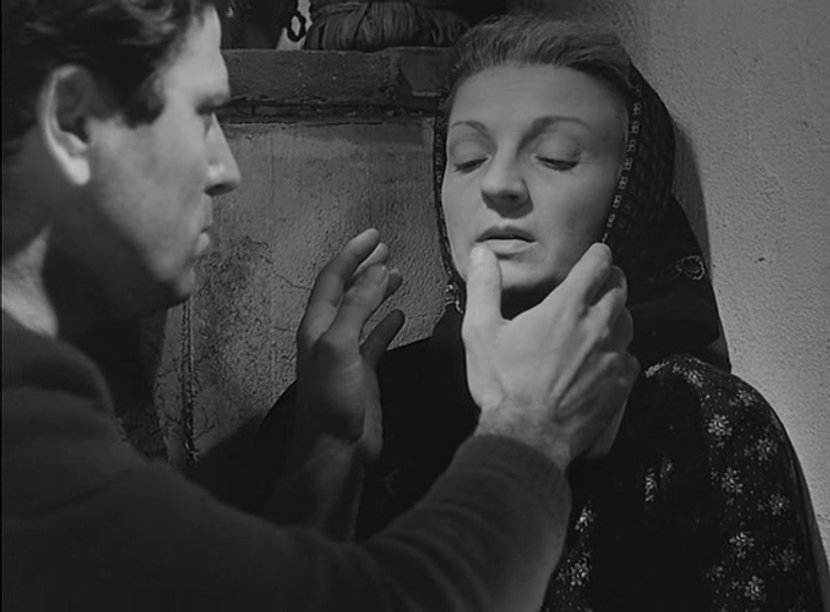 Raf Vallone y Rina Morelli en El Cristo Prohibido