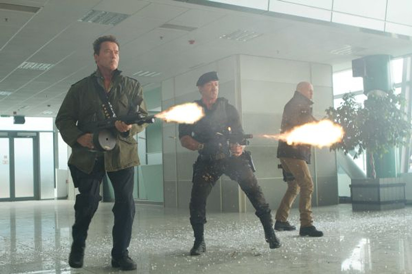 Arnold Schwarzenegger, Bruce Willis y Sylvester Stallone en Los Mercenarios 2