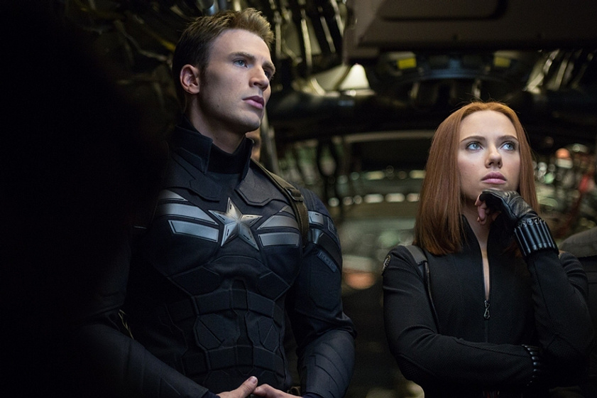 Scarlett Johansson y Chris Evans en Capitán América. El Soldado de Invierno