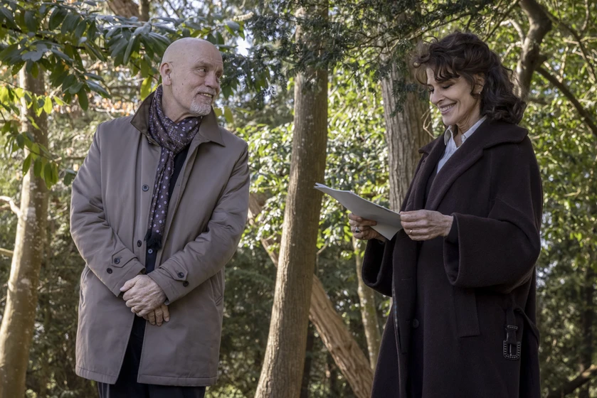 John Malkovich y Fanny Ardant en el-mayordomo-ingles